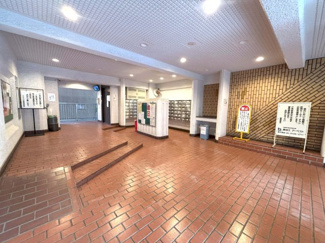 【エントランス】 | 開放感のあるエントランスです♪