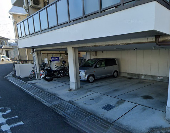 グランピア小松里の駐車場|駐車場があるので、車を買う予定の方も安心です