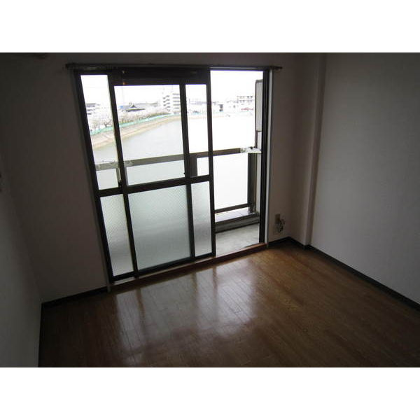 グランピア小松里の居間・リビング|ゆったりとした居間です