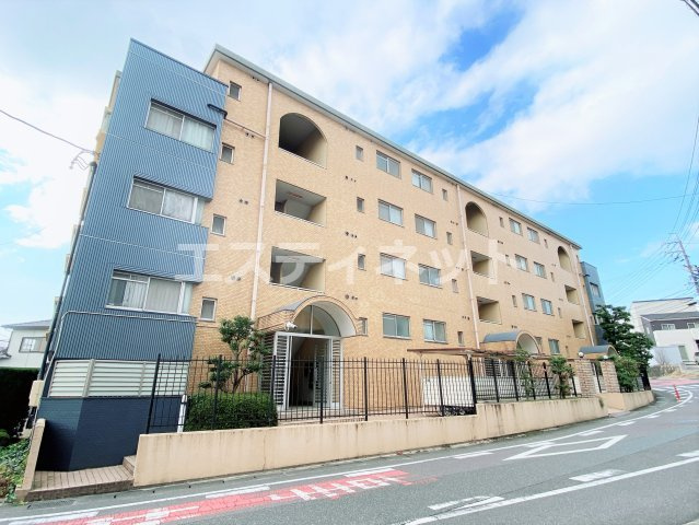 ピボットマンション生路の外観