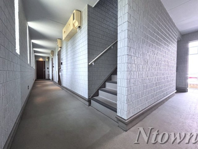 【ロビー】 | GRANDTICスリジェ | 建物の内部です