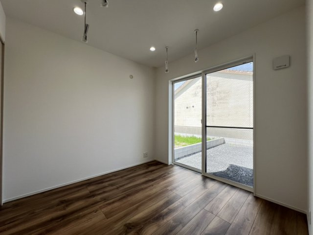 八幡町建売住宅の洋室