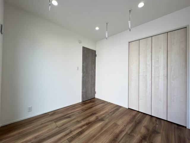 八幡町建売住宅の洋室