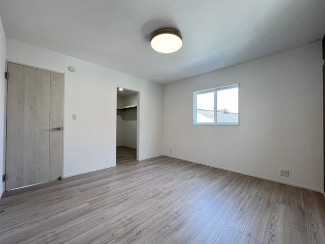 八幡町建売住宅の洋室