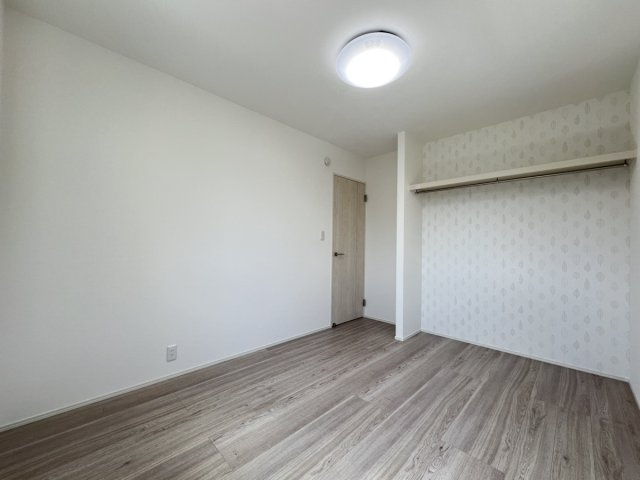 八幡町建売住宅の洋室