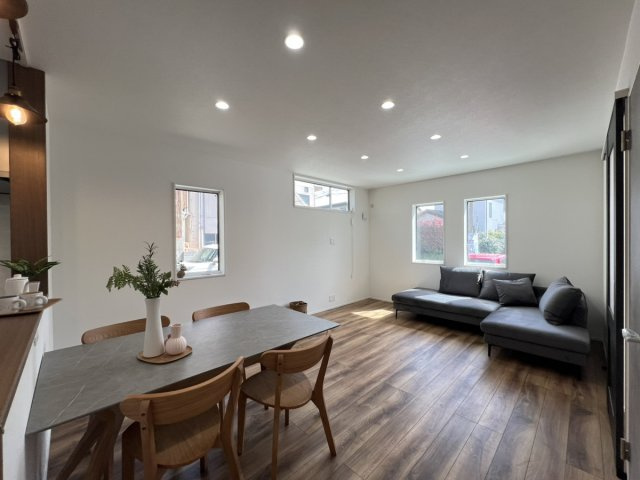 八幡町建売住宅の居間・リビング