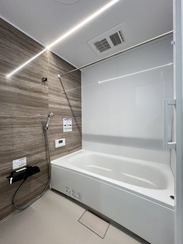 八幡町建売住宅の浴室