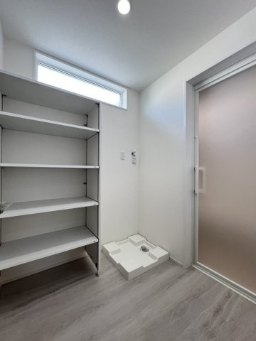 八幡町建売住宅の脱衣所