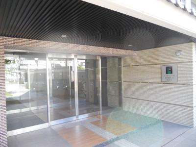 エステムプラザ京都御所ノ内ＲＥＧＩＡ（レジア）のエントランス
