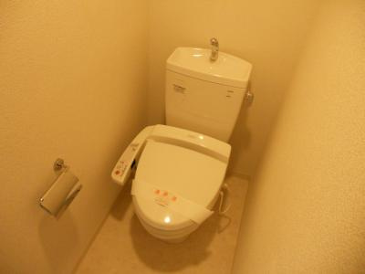 エステムプラザ京都御所ノ内ＲＥＧＩＡ（レジア）のトイレ|温水洗浄便座