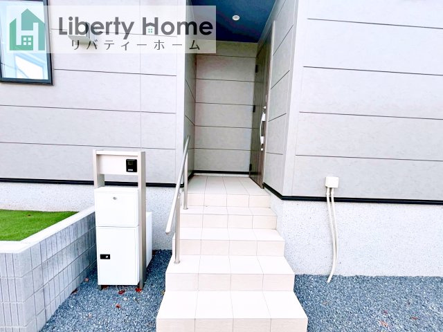 神栖市若松中央5丁目24-1期　新築戸建　2号棟のエントランス