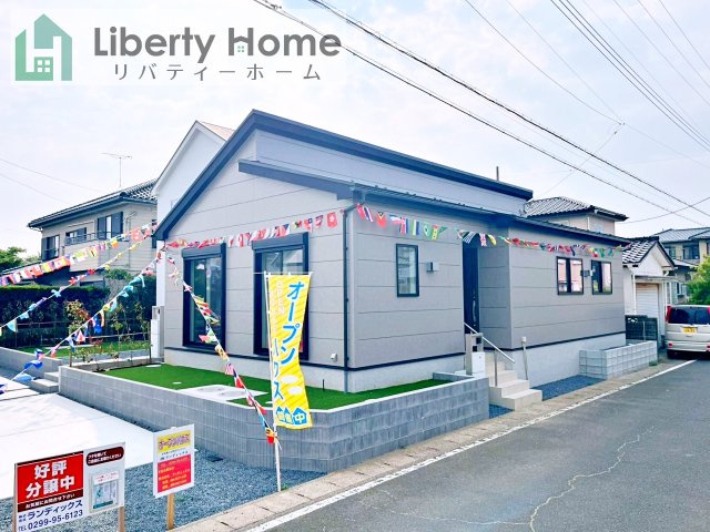 神栖市若松中央5丁目24-1期　新築戸建　2号棟の外観|ご予約をいただければ、『平日の空いた時間』『周辺物件まとめて見たい』『1件だけ見たい』ももちろん可能です♪
お気軽にお問合せください♪