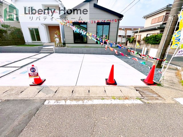 神栖市若松中央5丁目24-1期　新築戸建　2号棟の駐車場