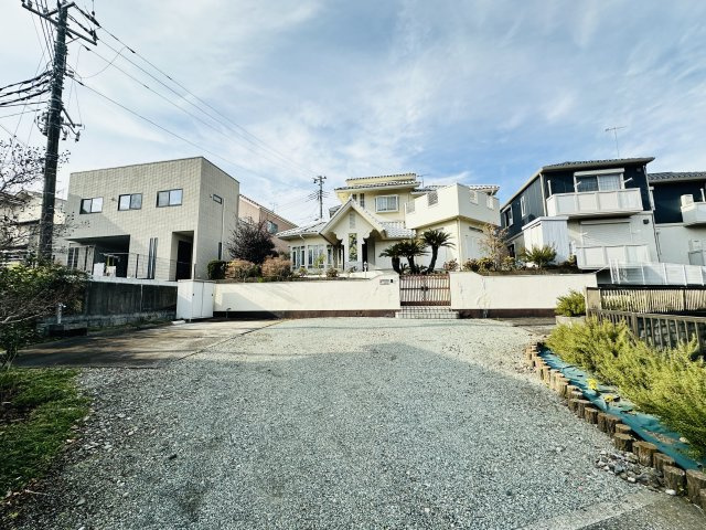 秦野市上大槻　敷地広々大型中古住宅の外観
