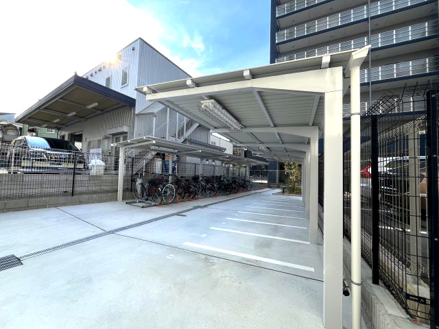 MELDIA CREST 桜ノ宮 Kirschの駐車場