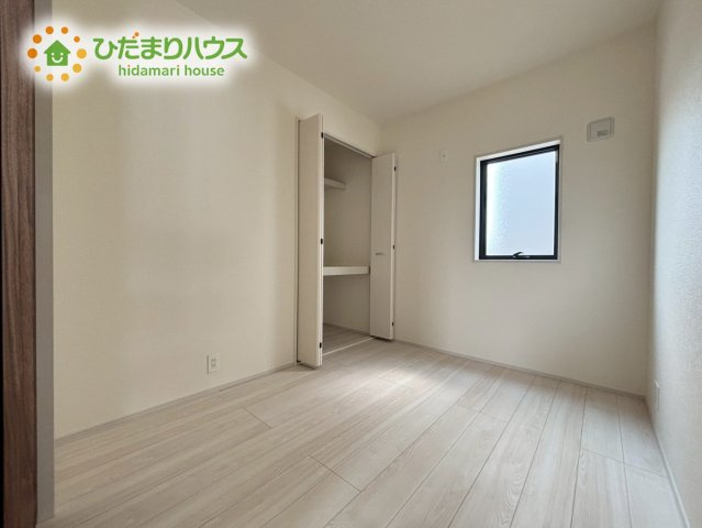 寄居町　第1　新築一戸建て　リーブルガーデン　01の洋室|リビング横の3.7帖の洋室！