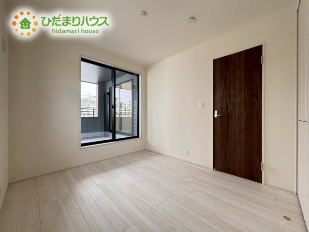 寄居町　第1　新築一戸建て　リーブルガーデン　01の洋室|バルコニーに面している居室なので、自然と光が差し込みます。
