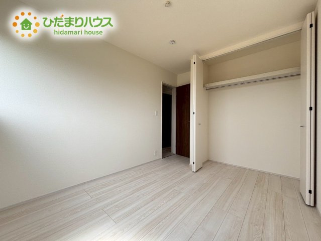 寄居町　第1　新築一戸建て　リーブルガーデン　01の内装|クローゼットはハンガーパイプ付でお洋服の出し入れもラクラクです！
