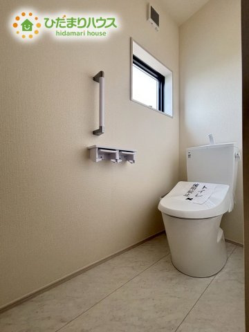 寄居町　第1　新築一戸建て　リーブルガーデン　01のトイレ|トイレは1F、2F共に完備！取り合いになることがありませんね(^^)/						
