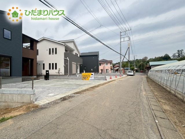 寄居町　第1　新築一戸建て　リーブルガーデン　01の前面道路含む現地写真|鉢形駅徒歩5分！
通勤・通学に便利な立地☆