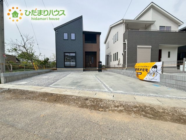 寄居町　第1　新築一戸建て　リーブルガーデン　01の駐車場|並列駐車3台分完備！！
時間がない時もらくらくと車の出し入れができます！