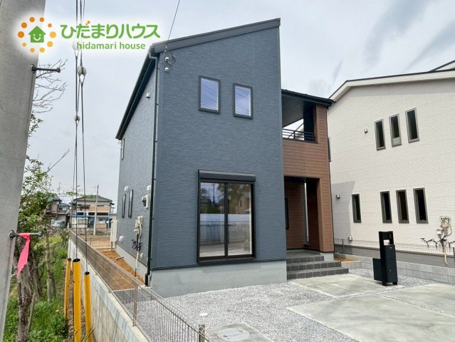 寄居町　第1　新築一戸建て　リーブルガーデン　01の玄関|玄関ポーチが付いているので雨の日でも濡れずに応対できます♪