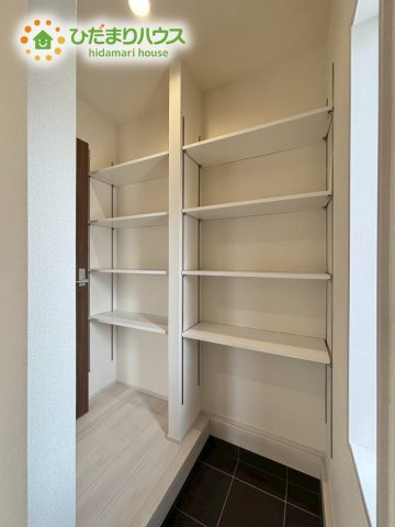 寄居町　第1　新築一戸建て　リーブルガーデン　01の居間・リビング