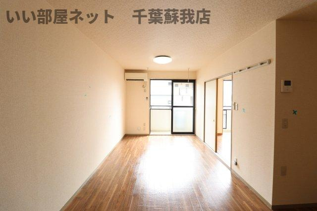 アルカディア　Ⅳの居間・リビング|ゆったりとした居間です