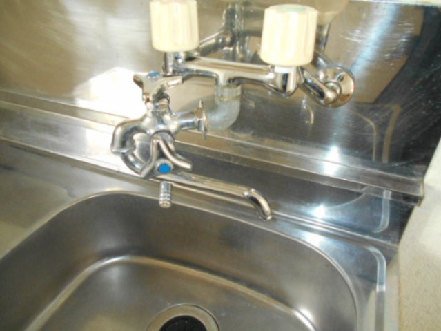 コーポアバンセの設備|キッチン蛇口に洗濯機用蛇口も併設してあります