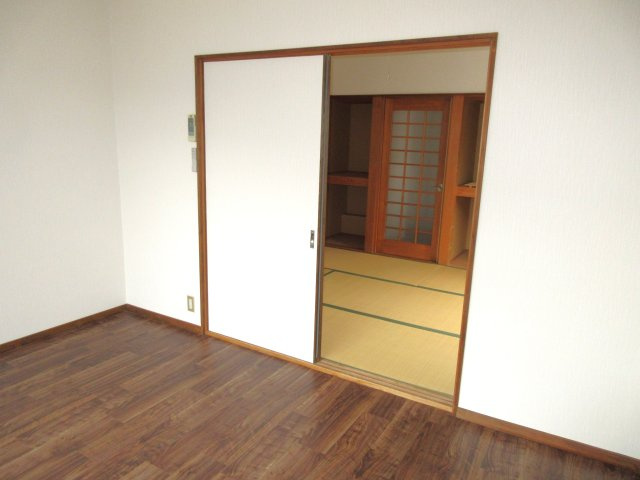 コーポアバンセの洋室