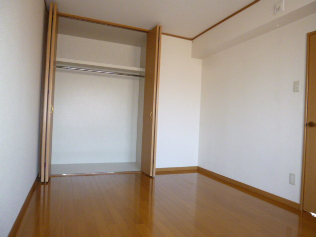 ファミーユＫ・Ａ・ＹⅢの洋室