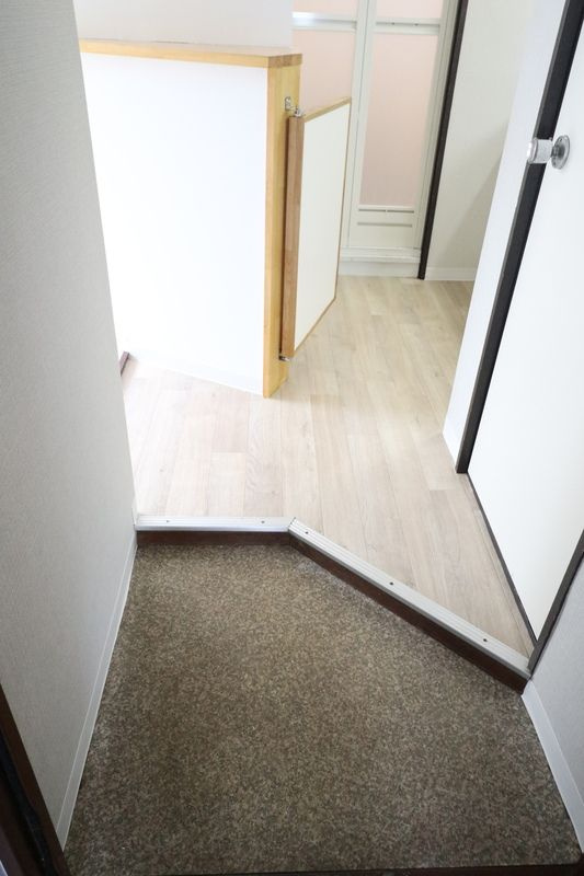 マンションうぐいす の玄関