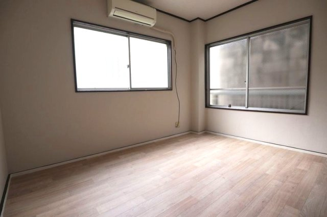 マンションうぐいす の洋室