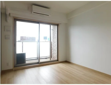 レオングラン新大阪レジデンスの居間・リビング