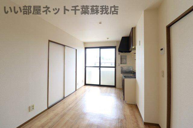 カサベルデ　Ａの居間・リビング|ゆったりとした居間です