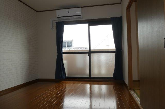 プリムローズコートの居間・リビング|洋室