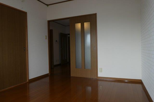 プリムローズコートの居間・リビング|洋室