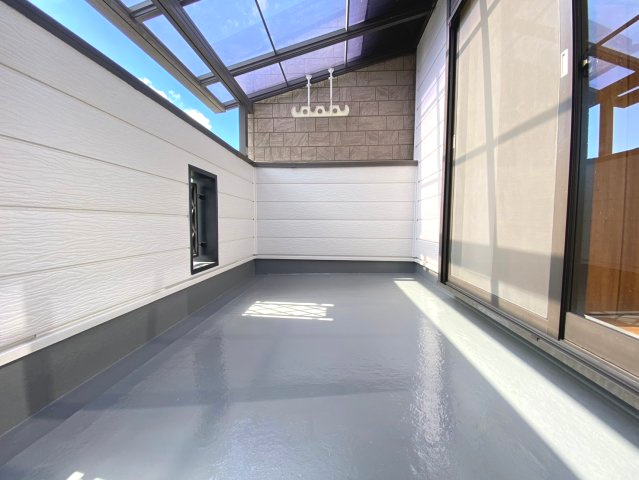 【価格改定】向日市寺戸町三ノ坪のバルコニー|屋根付きルーフバルコニー
雨が突然降ってきても安心です。