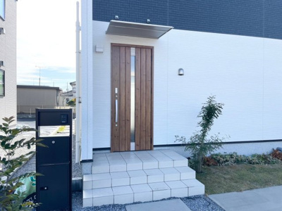 【エントランス】 | 潮来市日の出6丁目１号棟 | 即日のご見学も可能です。お気軽に0476-37-3888までお問合せ下さい。