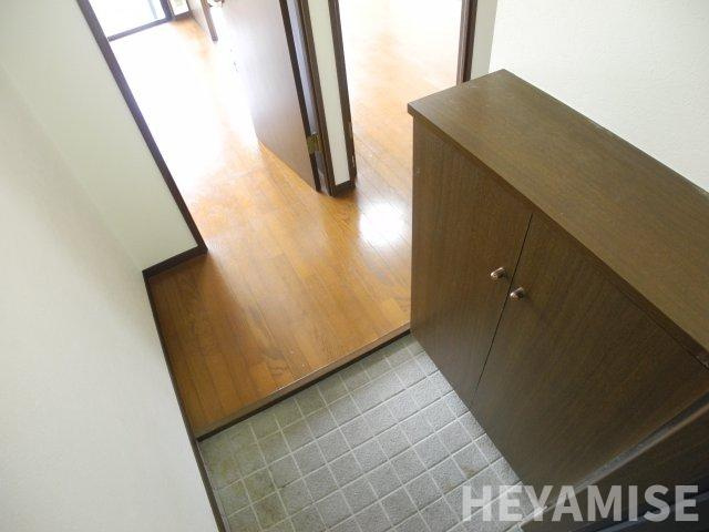 クオーレ中川の玄関