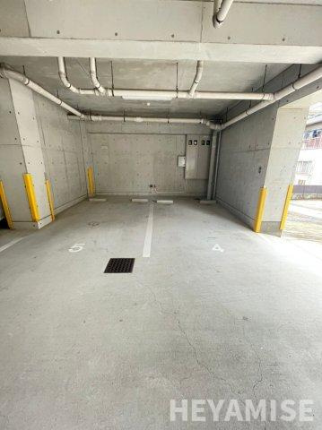 クオーレ中川の駐車場