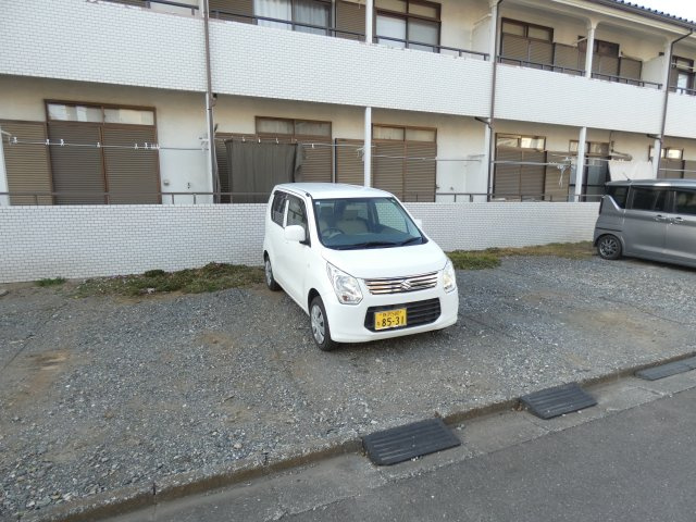ハイツブライトの駐車場|敷地内駐車場になります。