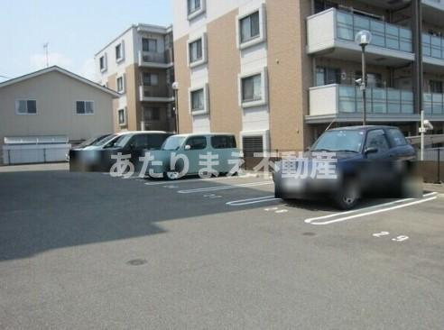 グランデバードレの駐車場