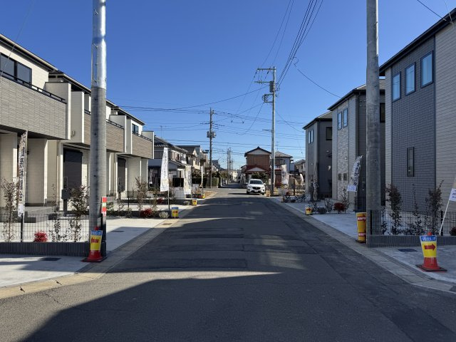 松戸市五香２丁目新築戸建（五香39・40期）の前面道路含む現地写真|中央開発道路・幅員約6ｍ