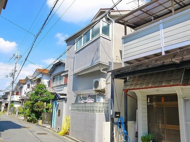 シティパレス西大寺P-7の外観|外観は落ち着いています