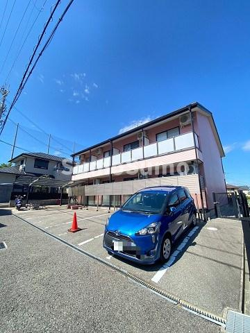 誠月ハイツの駐車場