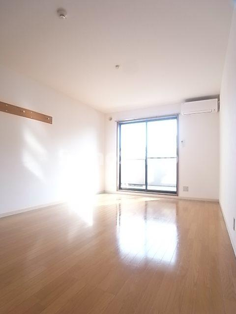 誠月ハイツの寝室