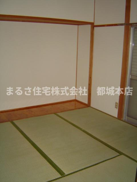 都城市鷹尾３丁目の一戸建ての和室