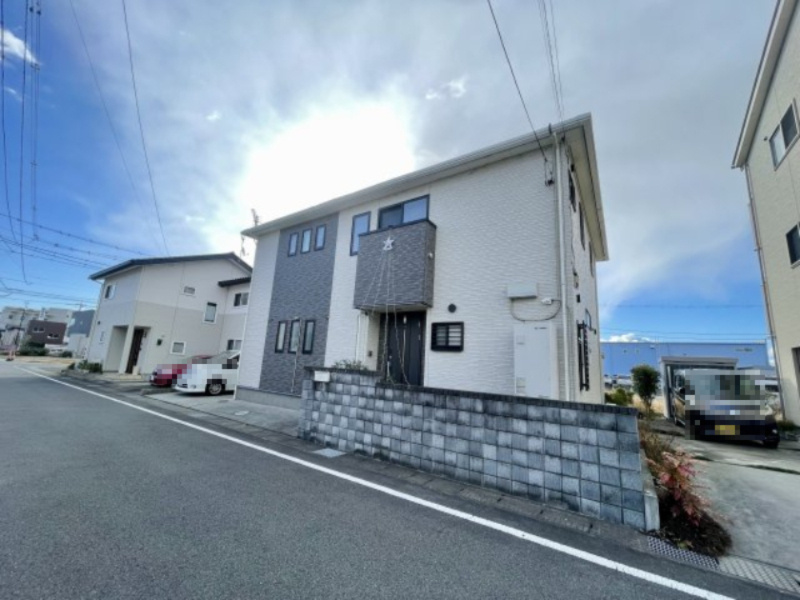 【中古戸建】前橋市総社町総社の前面道路含む現地写真|■外観