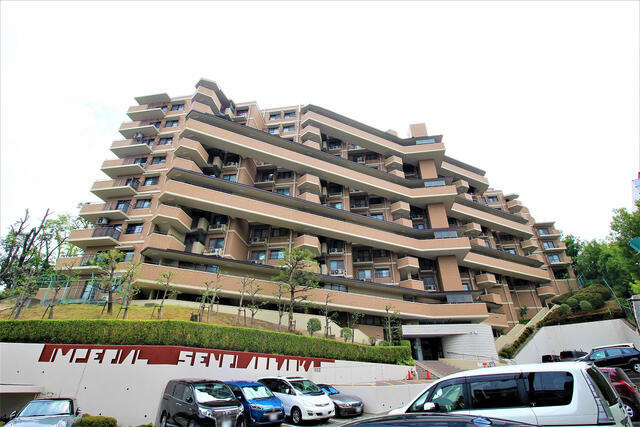 インペリアル千里青葉丘の外観